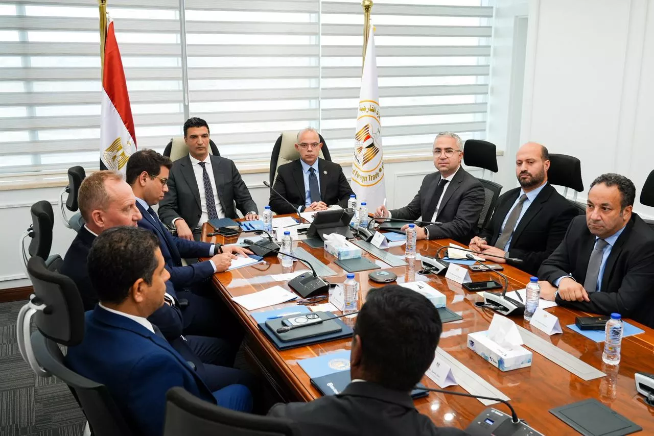 وزيرا الاستثمار والصناعة يجتمعان مع وفد شركة Air Liquide