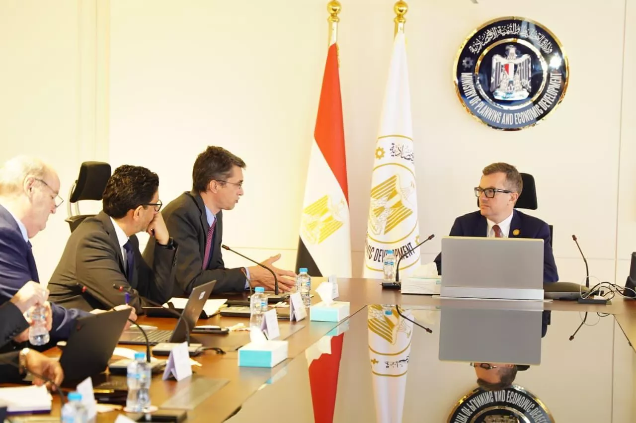 وزير التخطيط يجتمع مع مجموعة البنك الدولي