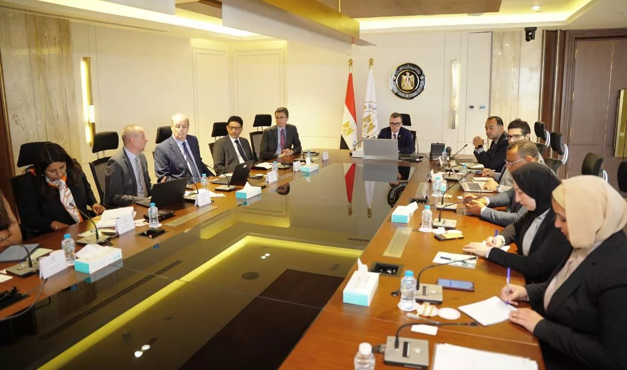 وزير التخطيط يجتمع مع مجموعة البنك الدولي