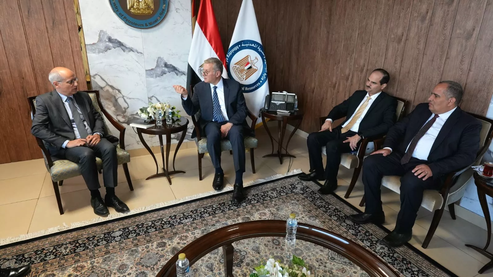 وزير البترول يجتمع مع مدير عام شركة توتال إنرجيز الفرنسية