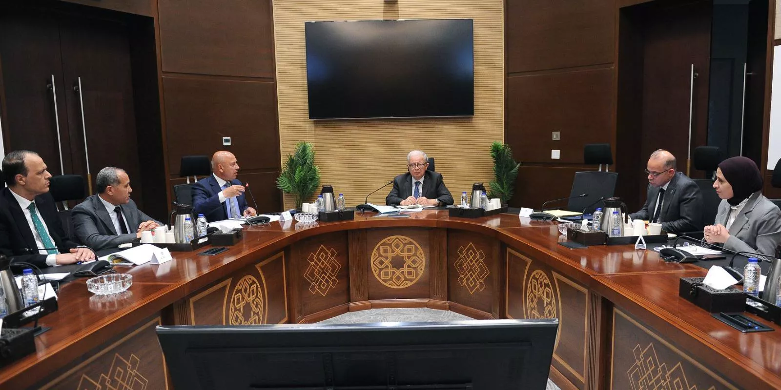الدكتور حسين عيسى يستعرض مع وزير النقل موقف مشروع شبكة القطار الكهربائي السريع