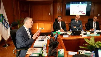 وزير «البترول»: وقف توقيع عقود جديدة لتصدير الفوسفات الخام