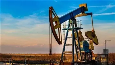 تراجع النفط بعد إعلان ترامب عن جهود لتحرير سفن عالقة في مضيق هرمز