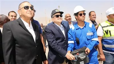 رئيس «قناة السويس» يشهد تدشين سفينتي صيد في سقاجا
