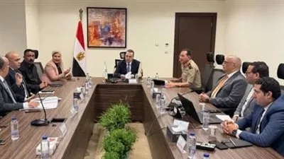 الحكومة تقرر إجراء مراجعة شاملة لتنظيم إعلانات الطرق بالمحافظات والمدن الجديدة