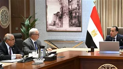 رئيس الوزراء يتابع مستجدات القيد المؤقت للشركات الحكومية في البورصة