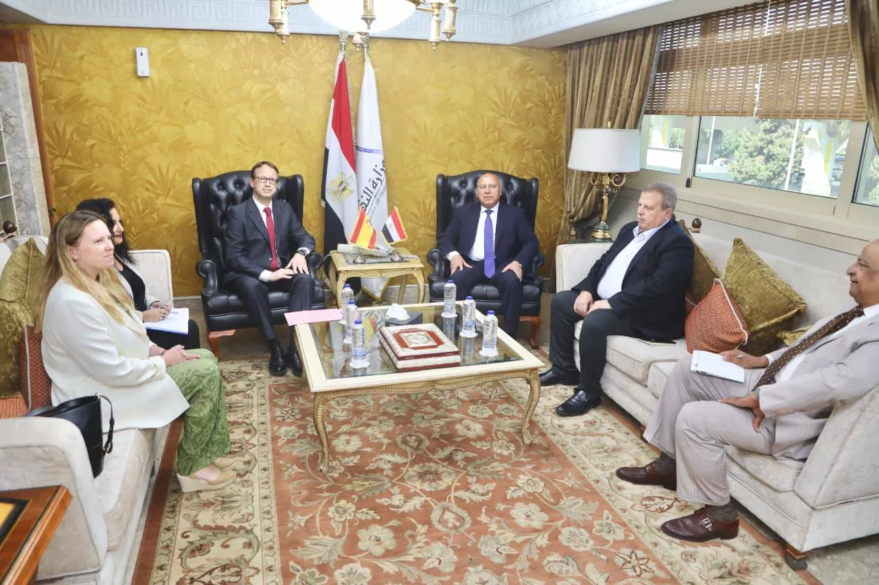 وزير النقل يستقبل السفير الاسباني بالقاهرة