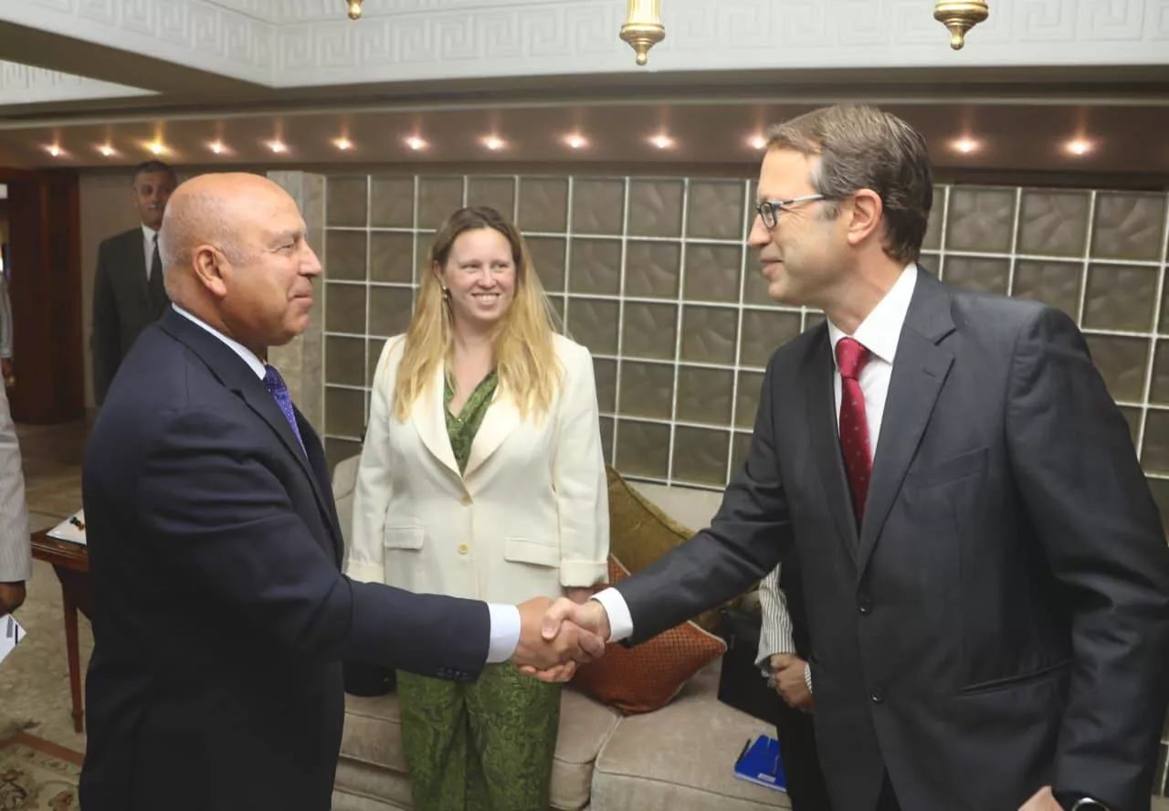 وزير النقل يستقبل السفير الاسباني بالقاهرة