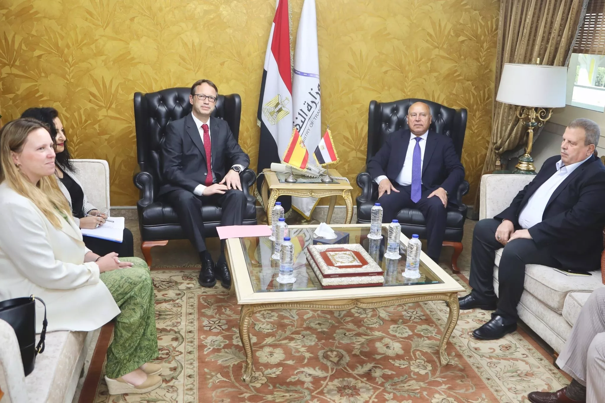 وزير النقل يستقبل السفير الاسباني بالقاهرة