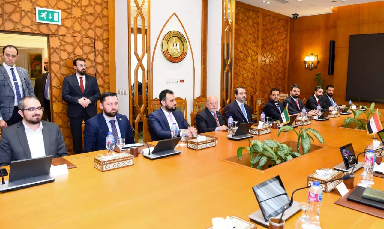 وزير الخارجية يجتمع مع نظيره السوري 
