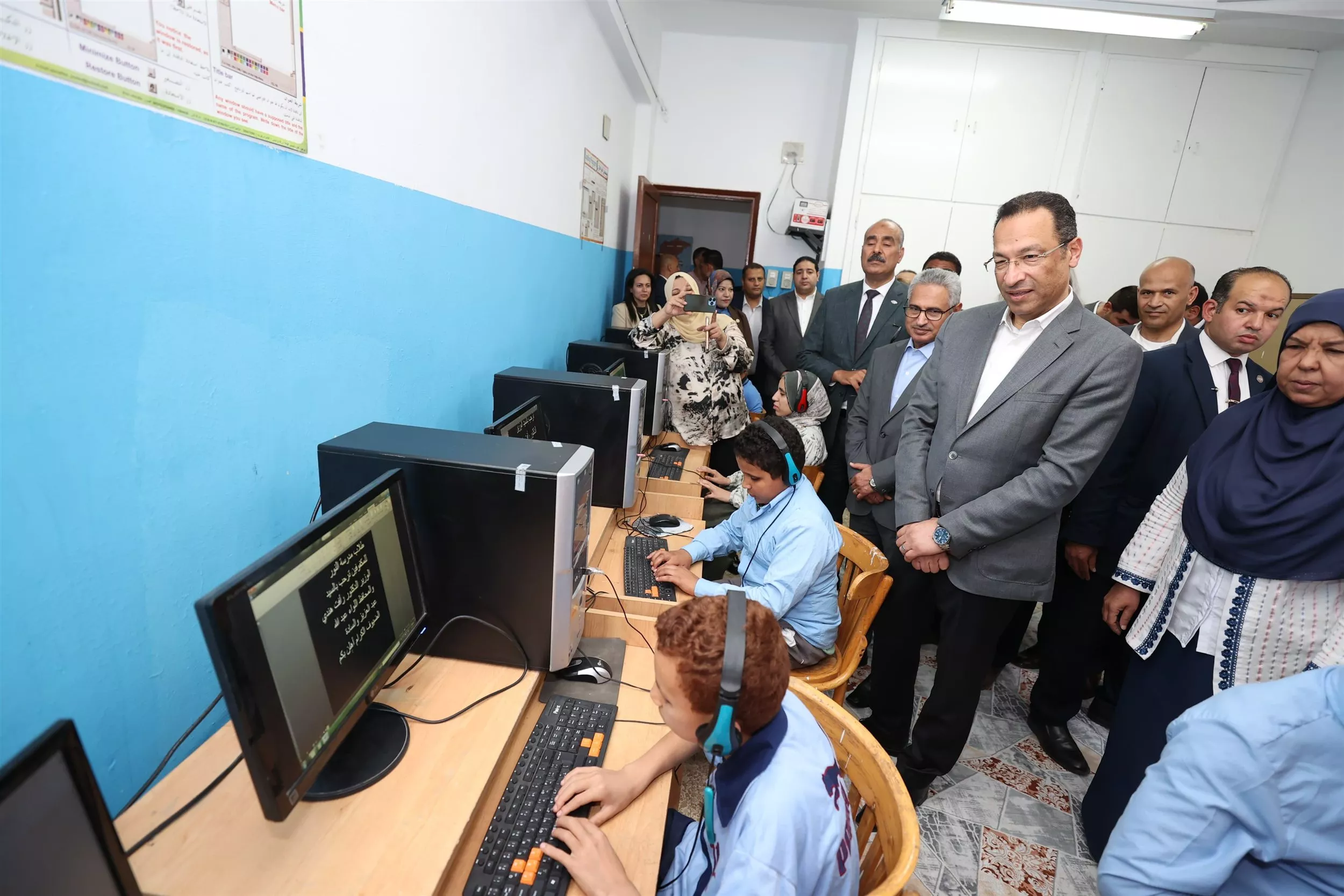 وزير الاتصالات يفتتح مكتب بريد بني سويف