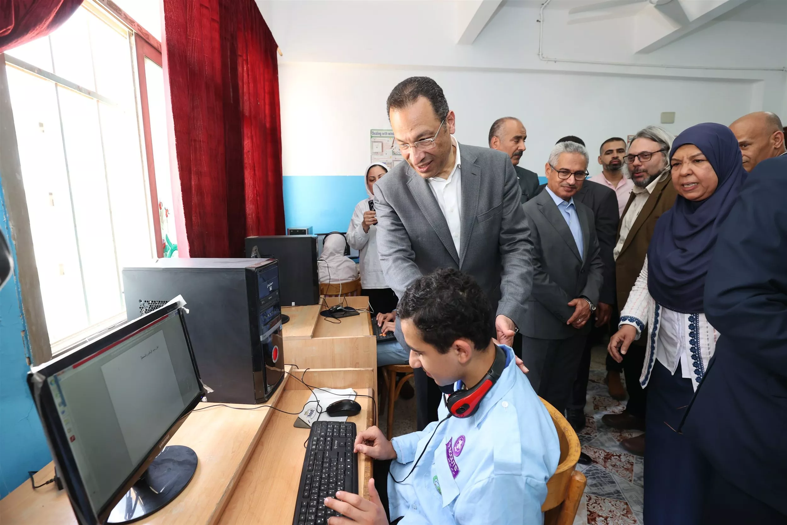 وزير الاتصالات يفتتح مكتب بريد بني سويف