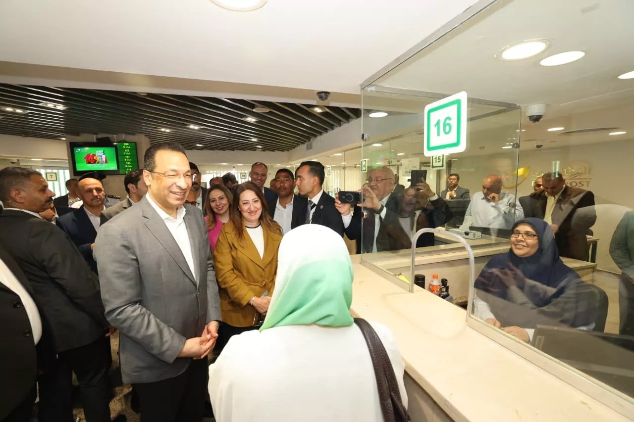 وزير الاتصالات يفتتح مكتب بريد بني سويف