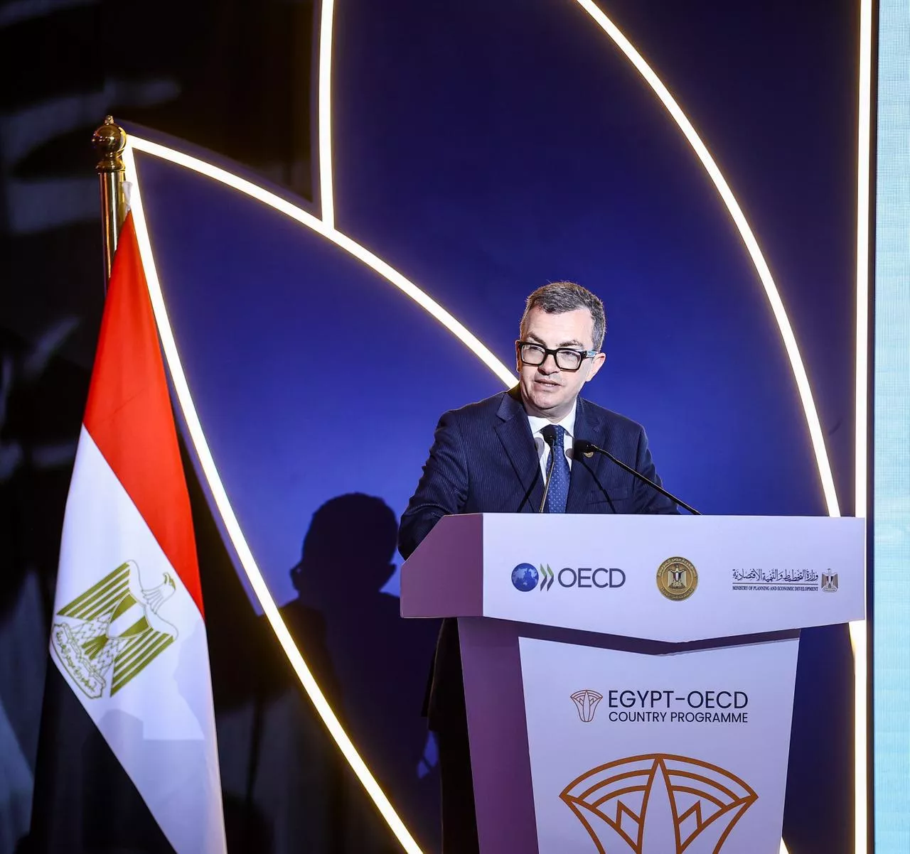 وزير التخطيط يلقي الكلمة الإفتتاحية في فعالية ختام البرنامج القُطري مع منظمة OECD