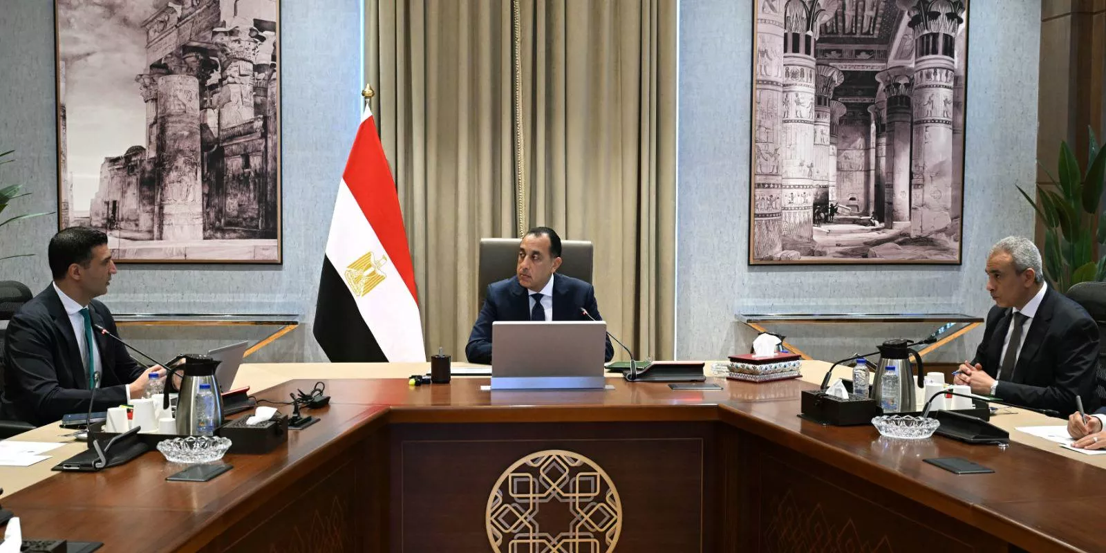 رئيس مجلس الوزراء يجتمع مع وزير الصناعة