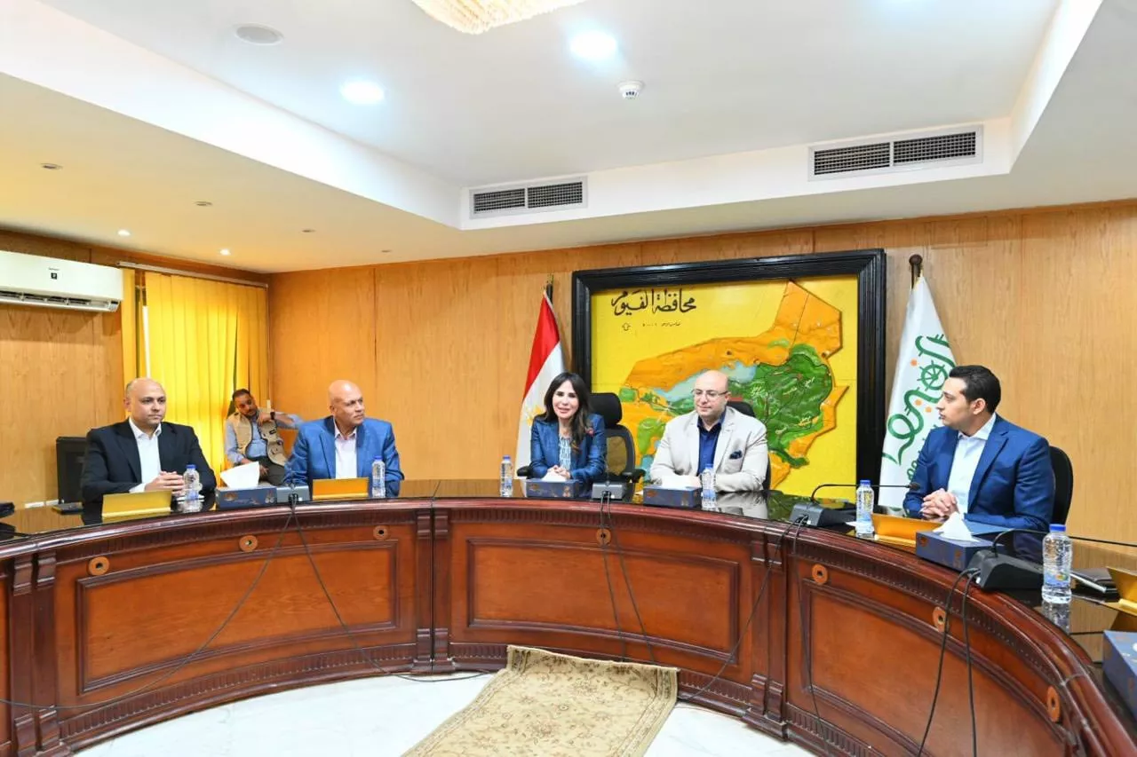 وزيرة الإسكان ومحافظ الفيوم يتابعان تنفيذ بعض المشروعات بالمحافظة