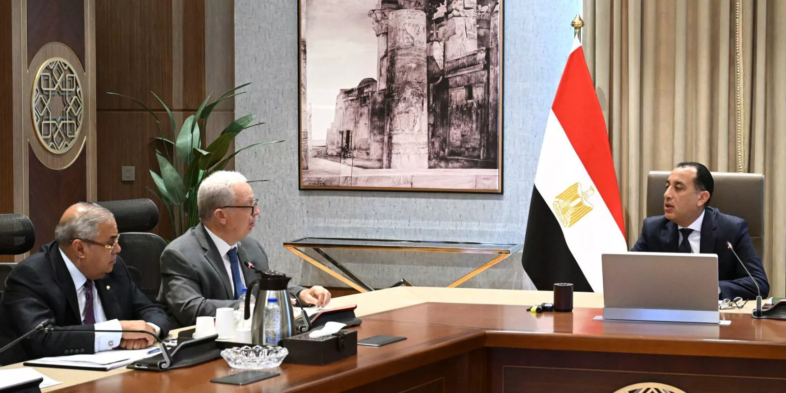 مدبولي يتابع مستجدات القيد المؤقت للشركات الحكومية بالبورصة