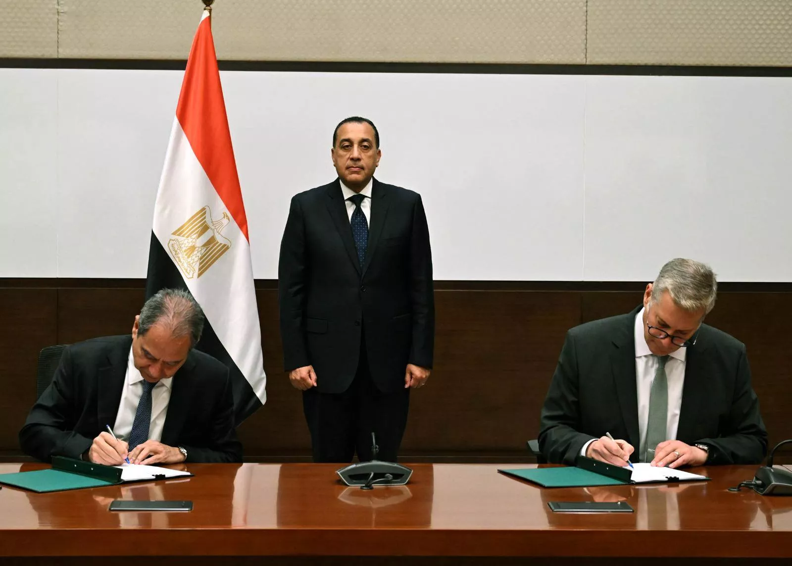 مدبولى يشهد توقيع اتفاقية تأهيل شبكات الغاز اللبنانية