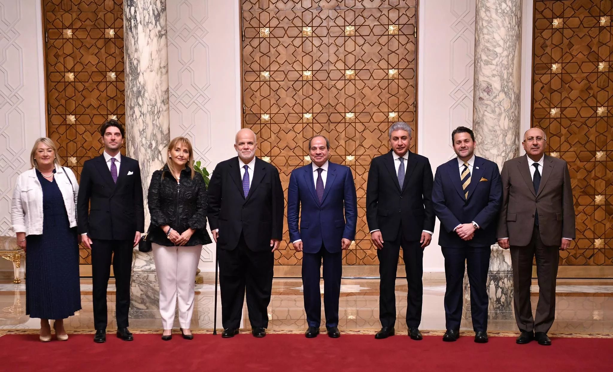 الرئيس السيسي يجتمع مع رئيس مجلس إدارة المجلس العالمي للسفر والسياحة