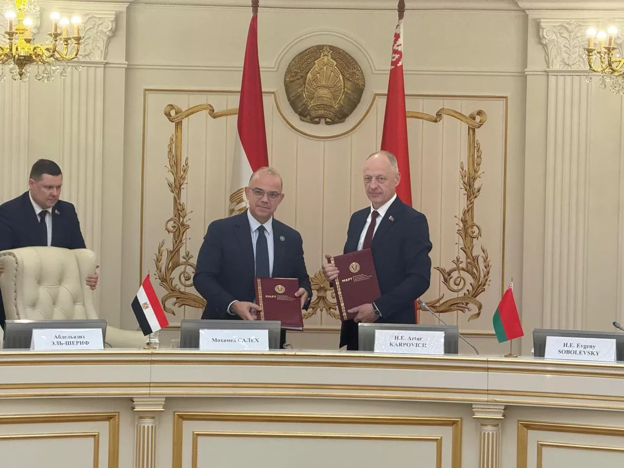 وزير الاستثمار يوقع بروتوكول تعاون شامل مع نظيره البيلاروسي