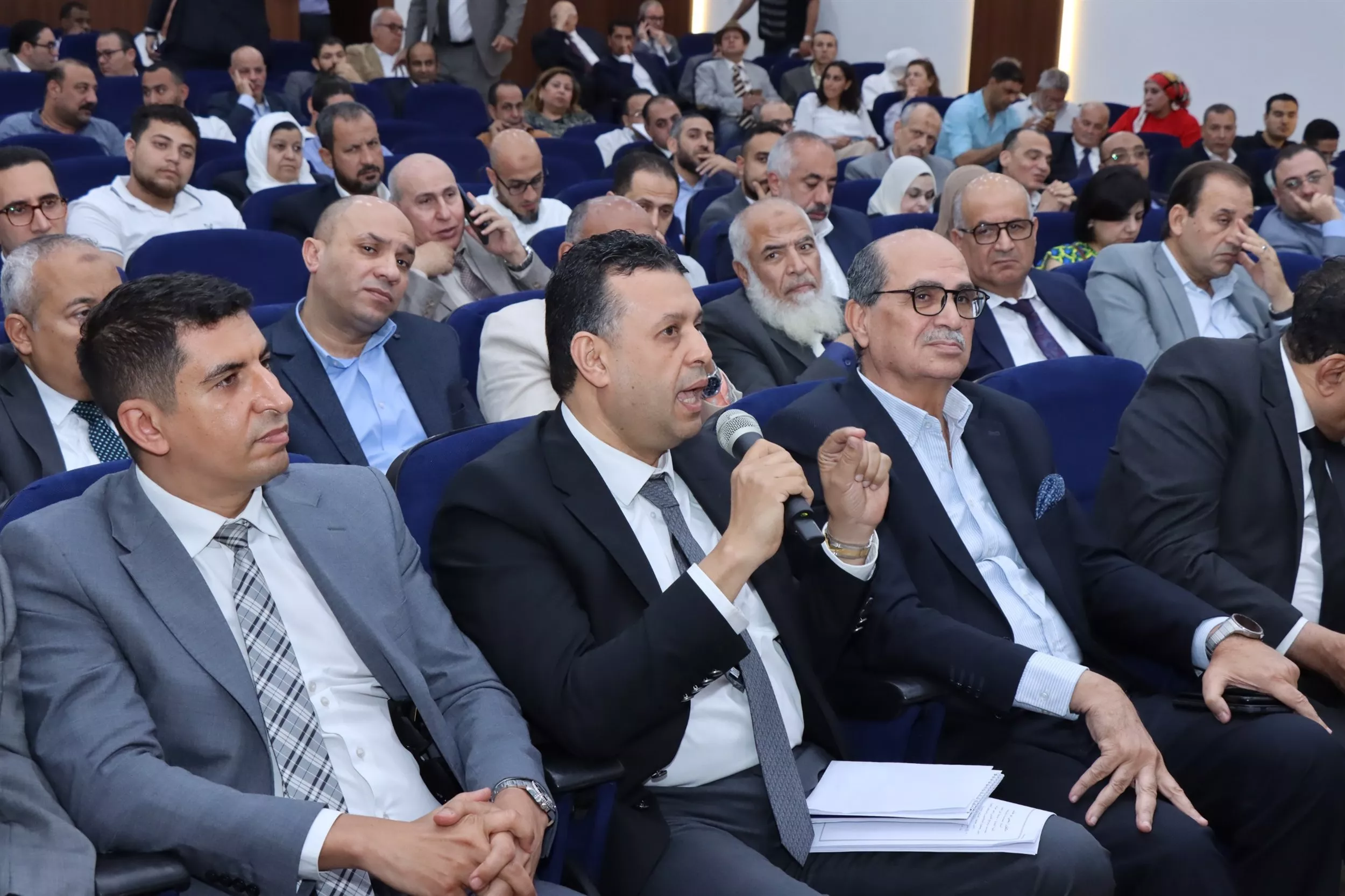 رئيس هيئة التنمية الصناعية تعقد لقاءً موسعًا مع ممثلي اتحاد الصناعات المصرية