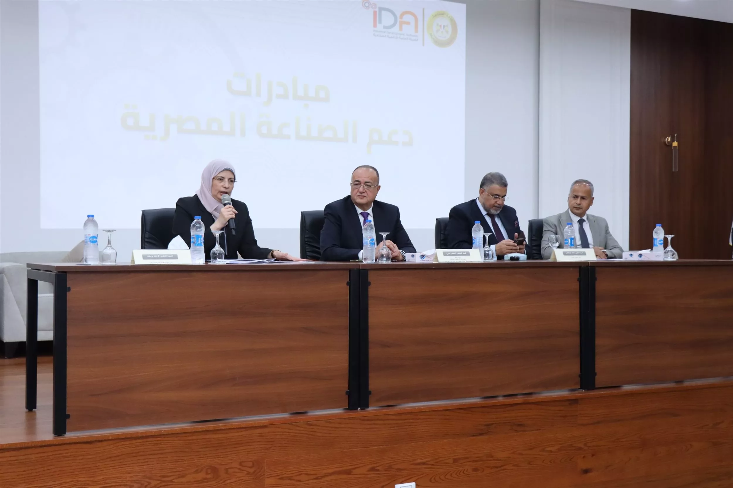 رئيس هيئة التنمية الصناعية تعقد لقاءً موسعًا مع ممثلي اتحاد الصناعات المصرية