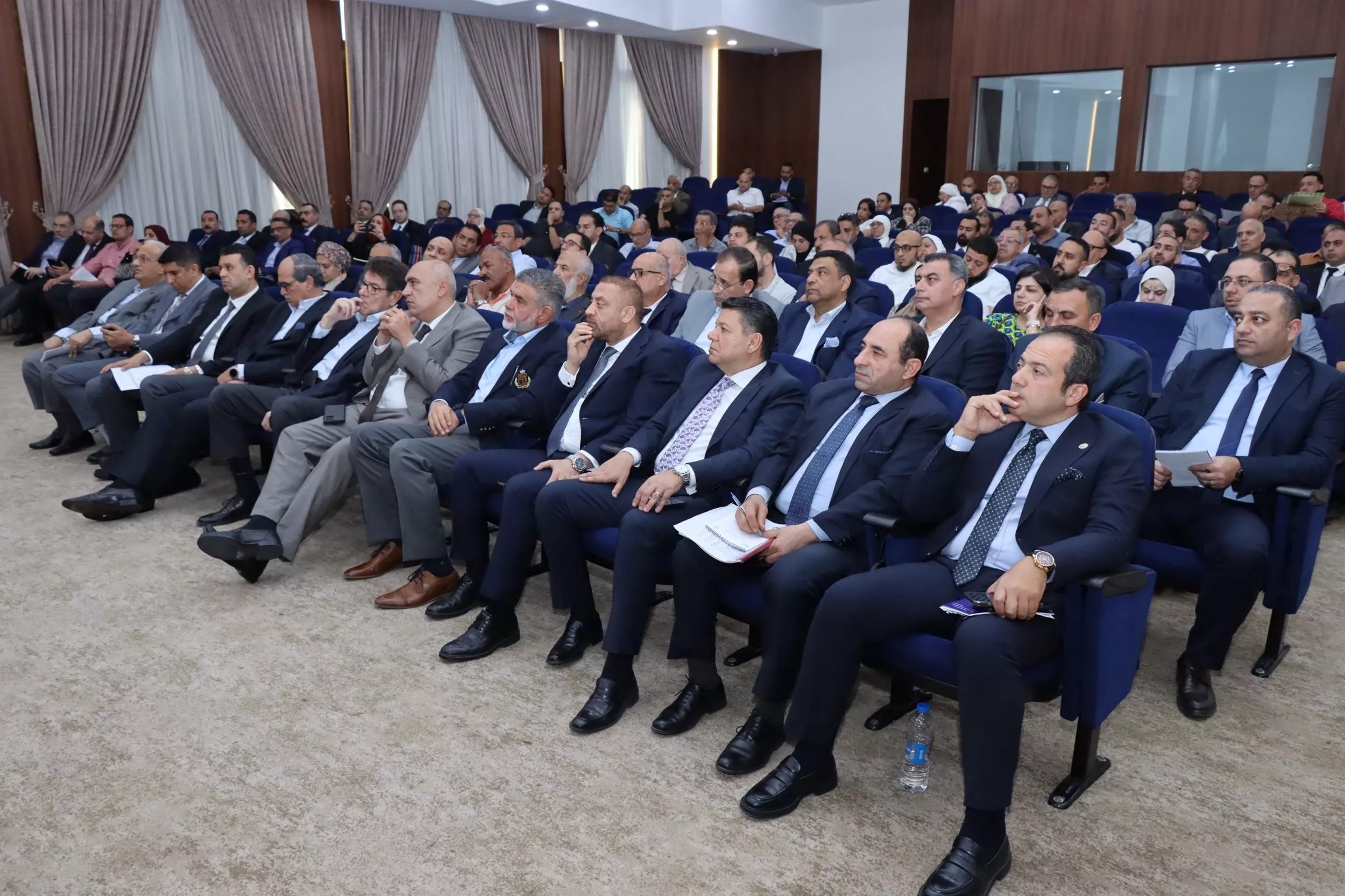 رئيس هيئة التنمية الصناعية تعقد لقاءً موسعًا مع ممثلي اتحاد الصناعات المصرية