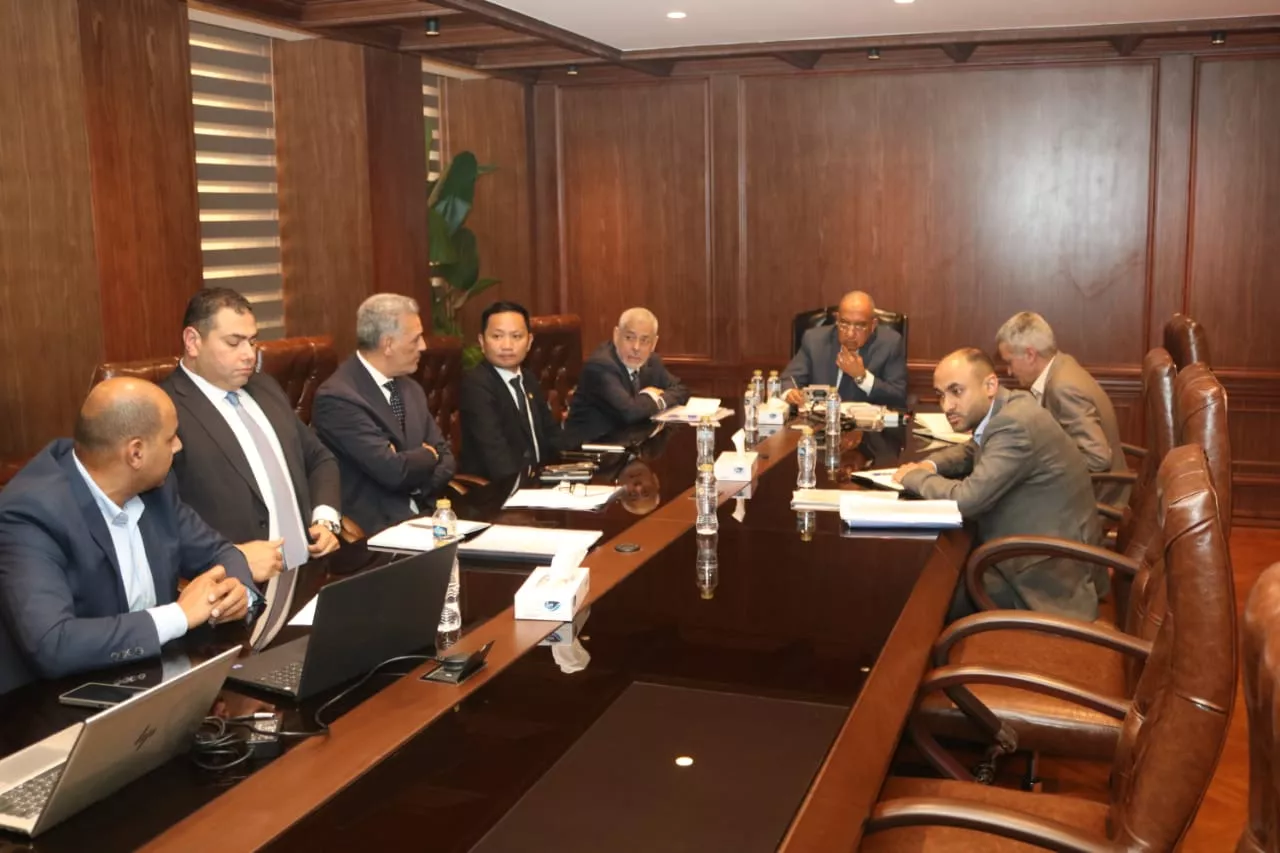 وزير الكهرباء يجتمع مع مسئولي شركة AMEA POWER 