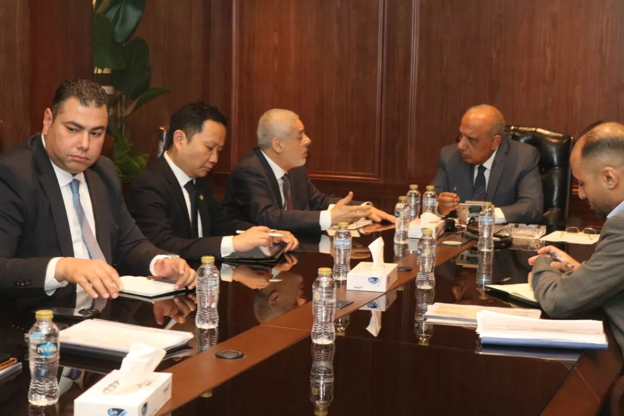 وزير الكهرباء يجتمع مع مسئولي شركة AMEA POWER 
