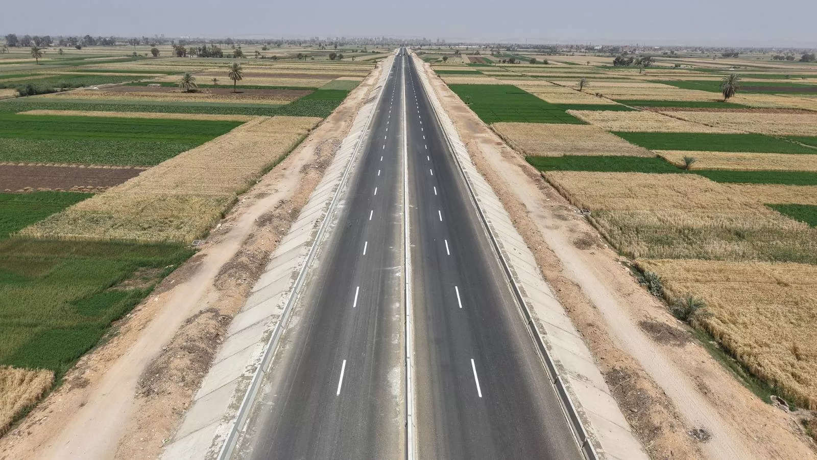 وزير النقل يشهد تشغيل المرحلة الأولى من محور الفشن التنموي