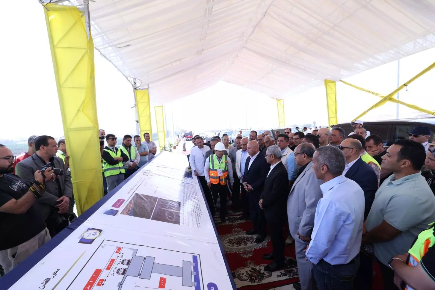 وزير النقل يشهد تشغيل المرحلة الأولى من محور الفشن التنموي