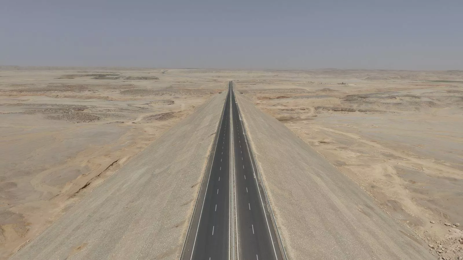 وزير النقل يشهد تشغيل المرحلة الأولى من محور الفشن التنموي