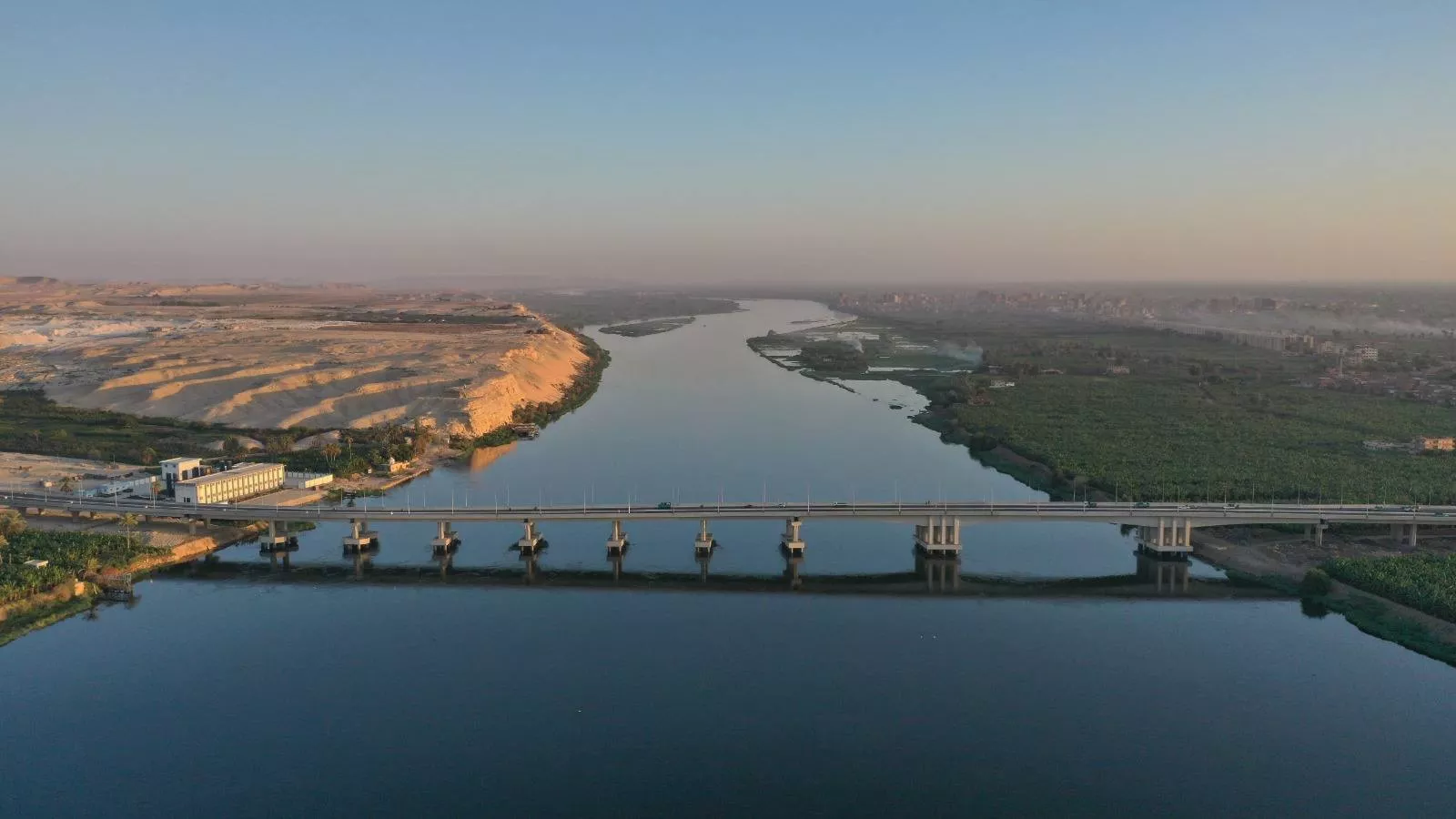 وزير النقل يشهد تشغيل المرحلة الأولى من محور الفشن التنموي