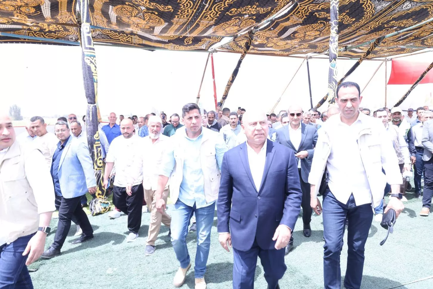 وزير النقل يشهد تشغيل المرحلة الأولى من محور الفشن التنموي
