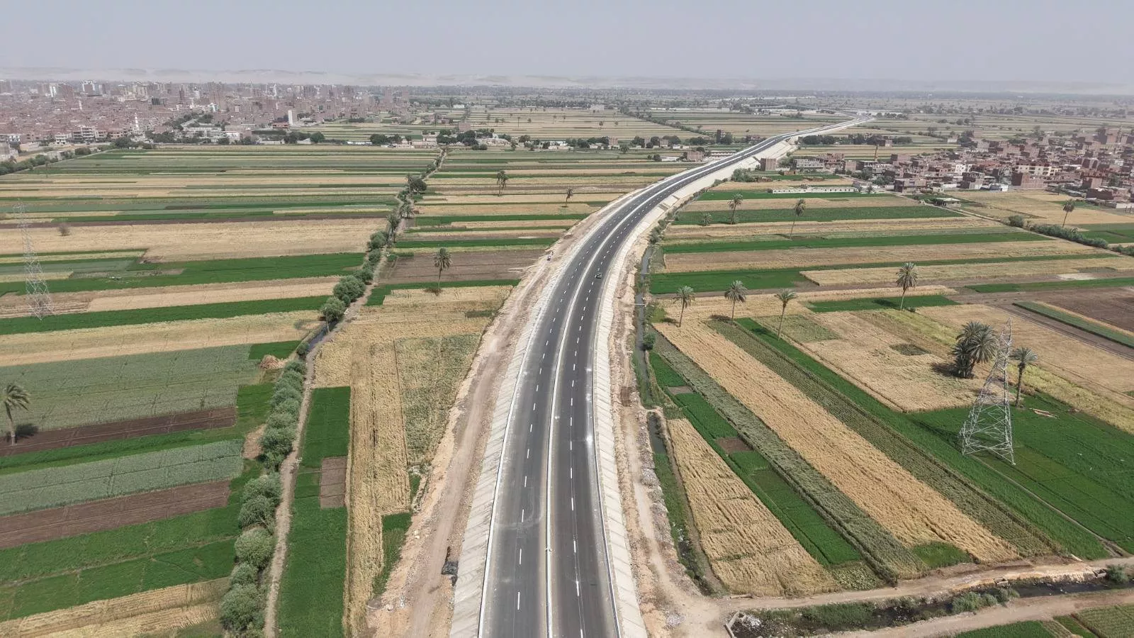 وزير النقل يشهد تشغيل المرحلة الأولى من محور الفشن التنموي