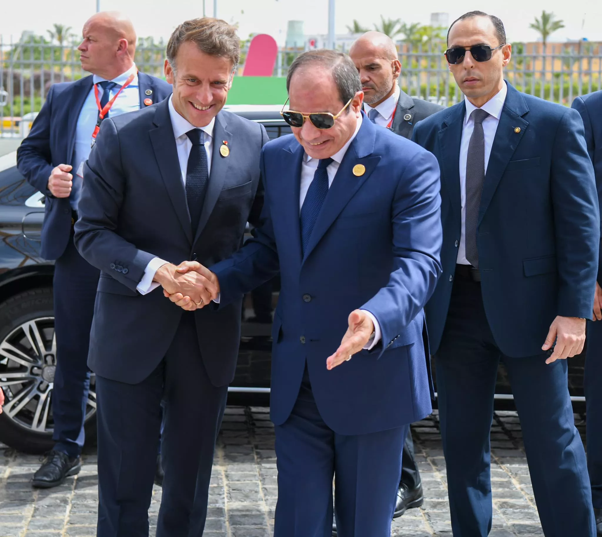 الرئيس السيسي يستقبل نظيره الفرنسي