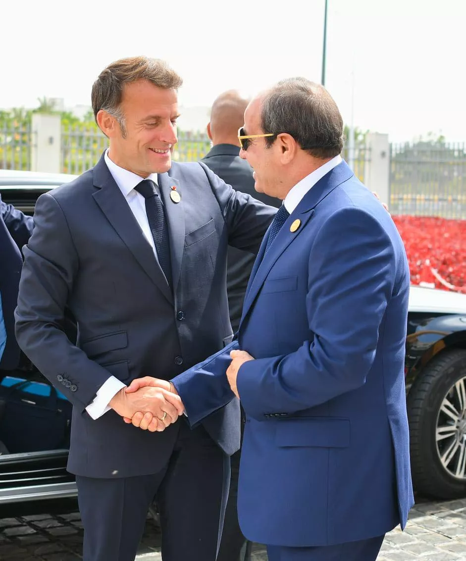 الرئيس السيسي يستقبل نظيره الفرنسي