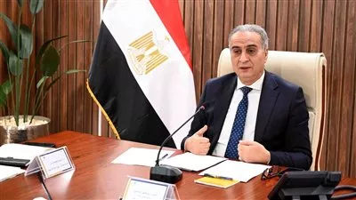 جهاز حماية المستهلك يضبط مخزنًا غير مُرخص لإعادة تعبئة زيت وخل الطعام