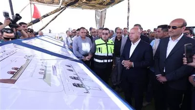 وزير النقل يشهد التشغيل التجريبي للمرحلة الأولى من محور الفشن ببني سويف