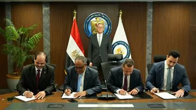 مصر توقع مذكرة اتفاق لتنمية احتياطيات البترول والغاز بالبحر المتوسط