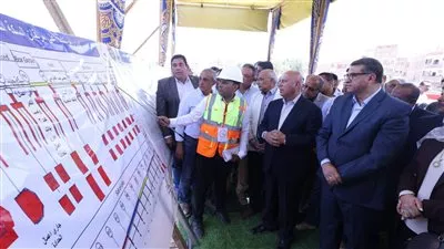 وزير النقل يشهد التشغيل التجريبي لكوبرى أعلى مزلقان أبو شوشة بمحافظة قنا