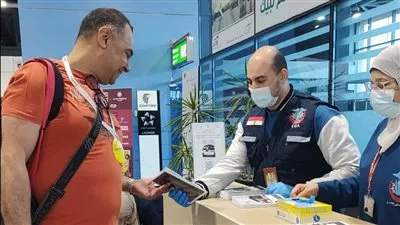 «الصحة» تكثف الخدمات الوقائية والتثقيفية بالمطارات والموانئ استعداداً لموسم الحج