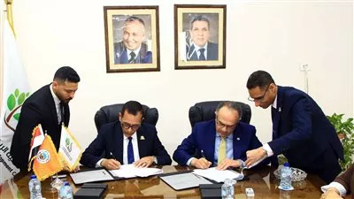 «الريف المصري» تتعاقد مع «المقاولون العرب» لتنفيذ طريق بتكلفة 540 مليون جنيه