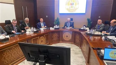 نائب رئيس الوزراء يناقش التعديلات المقترحة على قانون شركات قطاع الأعمال