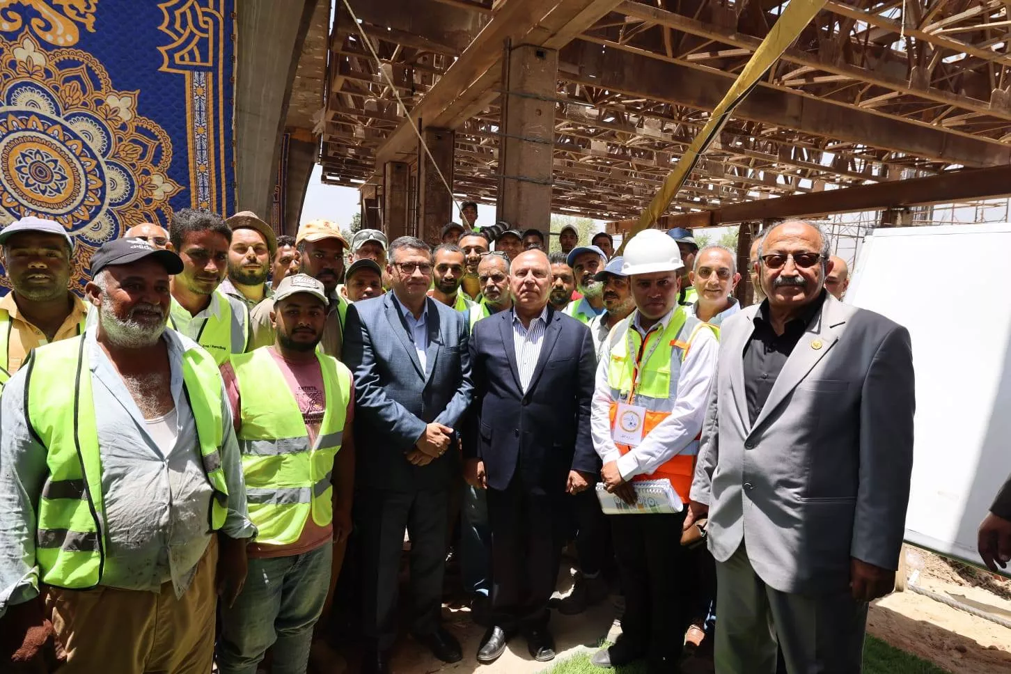وزير النقل يشهد التشغيل التجريبي لكوبرى أعلى مزلقان أبو شوشة