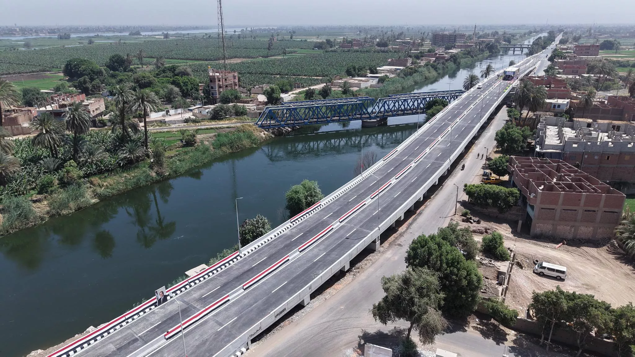 وزير النقل يشهد التشغيل التجريبي لكوبرى أعلى مزلقان أبو شوشة