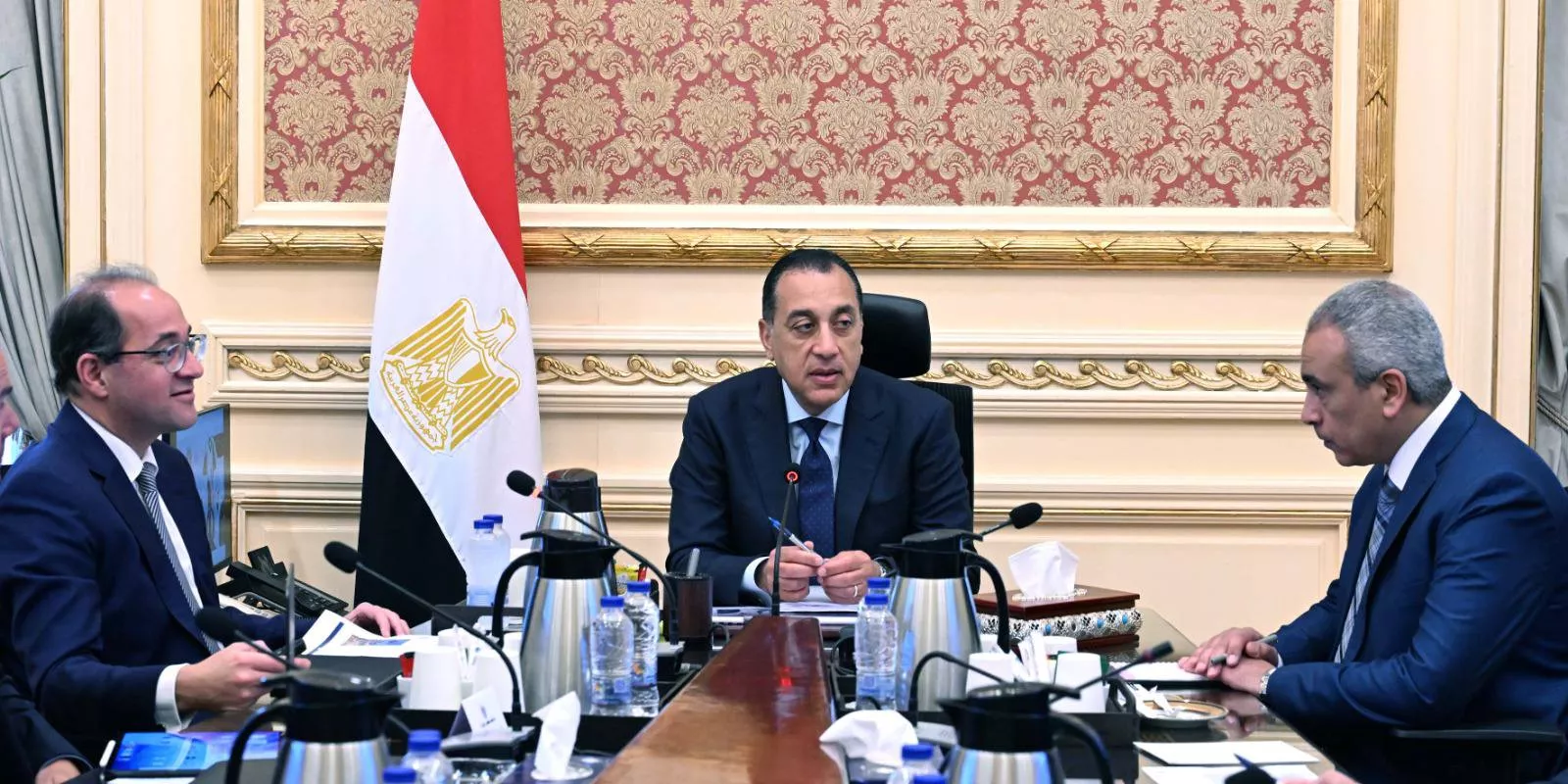 اجتماع رئيس الوزراء مع وزير المالية 