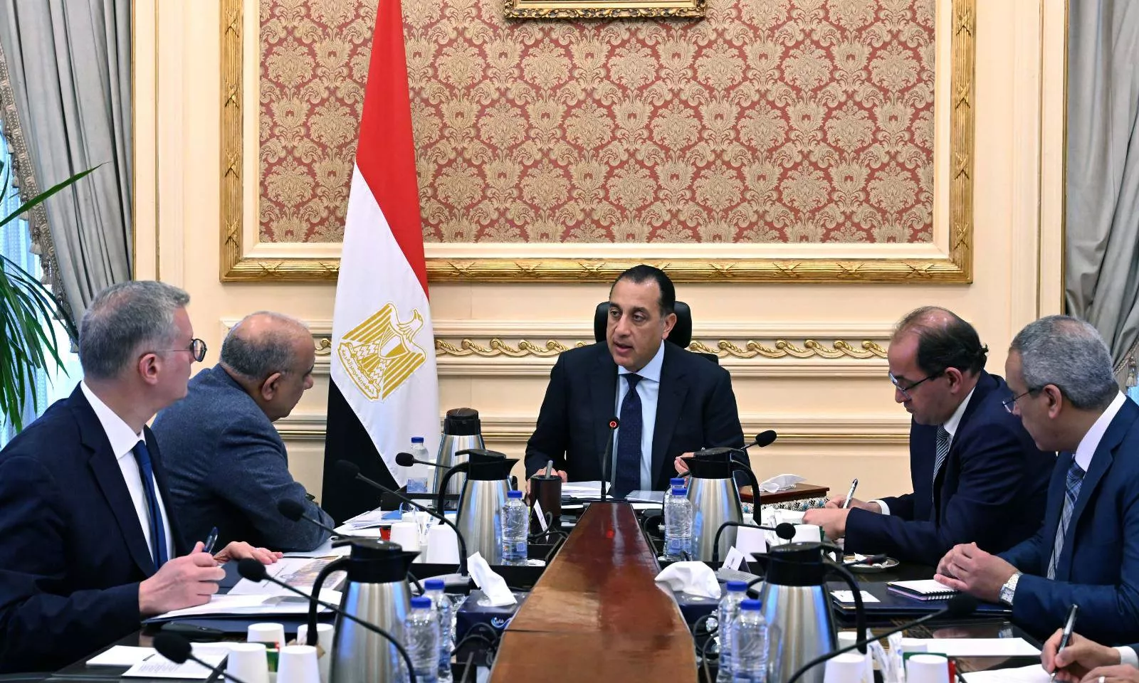 رئيس الوزراء يتابع الجهود الحكومية لتوفير المنتجات البترولية