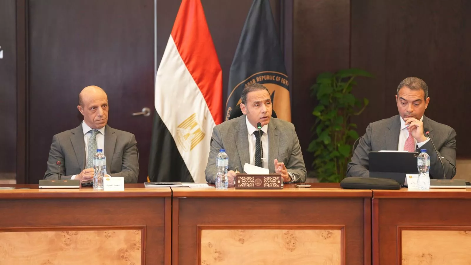 رئيس الرقابة المالية يجتمع مع أعضاء الجمعية المصرية للاستثمار المباشر