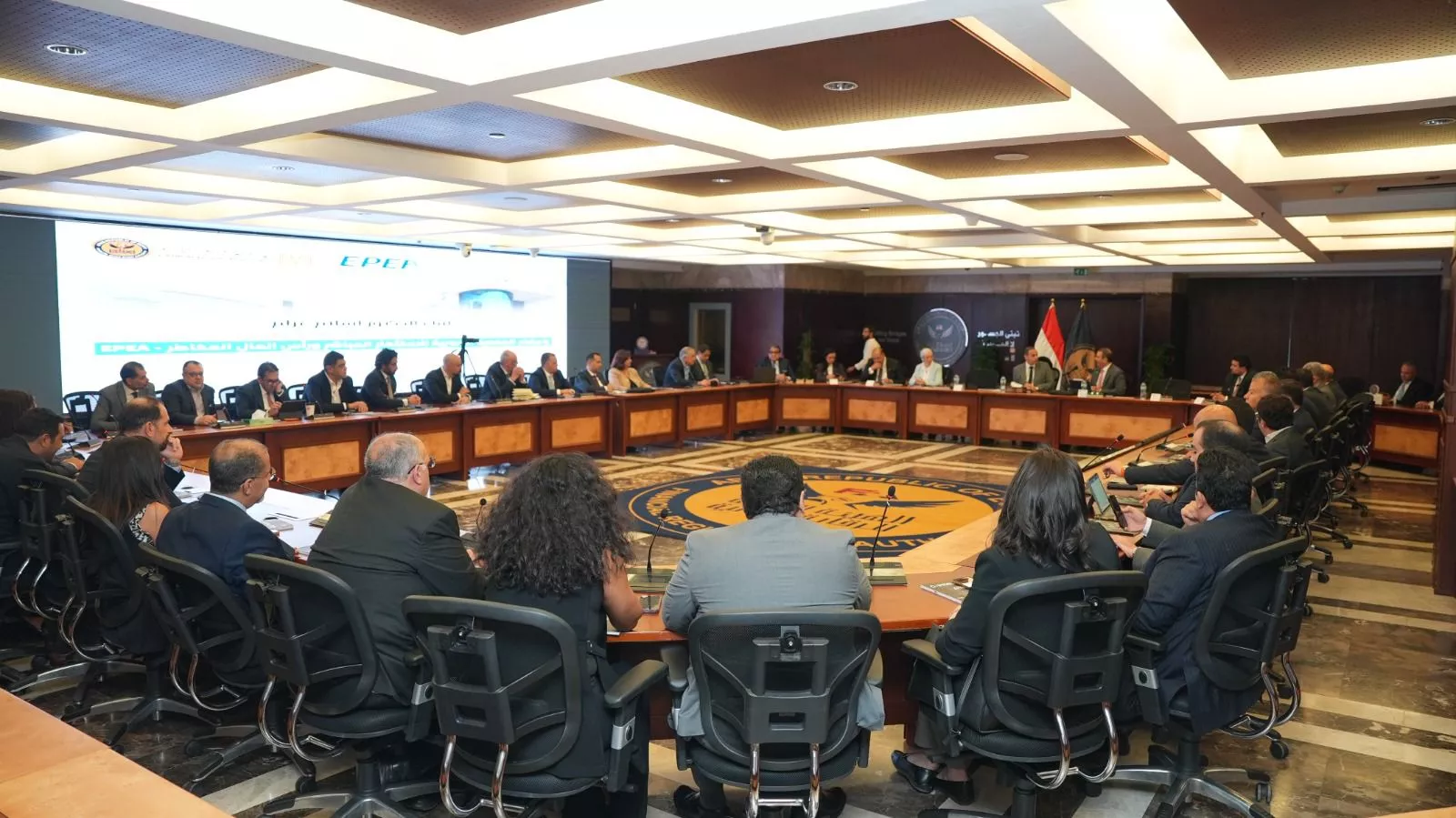 رئيس الرقابة المالية يجتمع مع أعضاء الجمعية المصرية للاستثمار المباشر